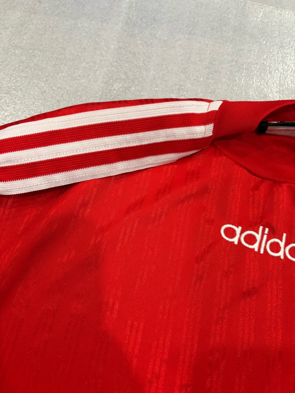 [M/PTP:23”]adidas Red Men’s Short-Sleeve Soccer Jersey vintage athletic - Picture 3 of 7